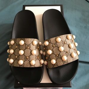 Authentic Brand New 
Gucci Women's GG Supreme